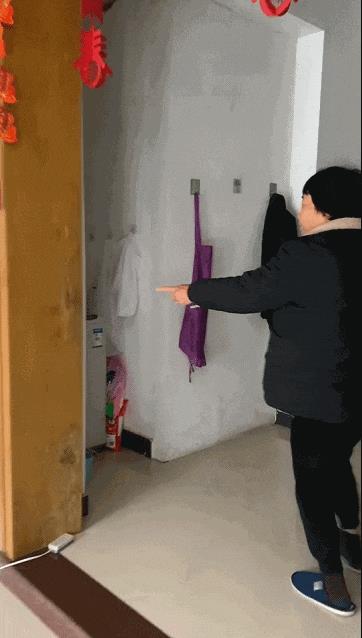 DƬ